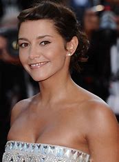 Emma De Caunes